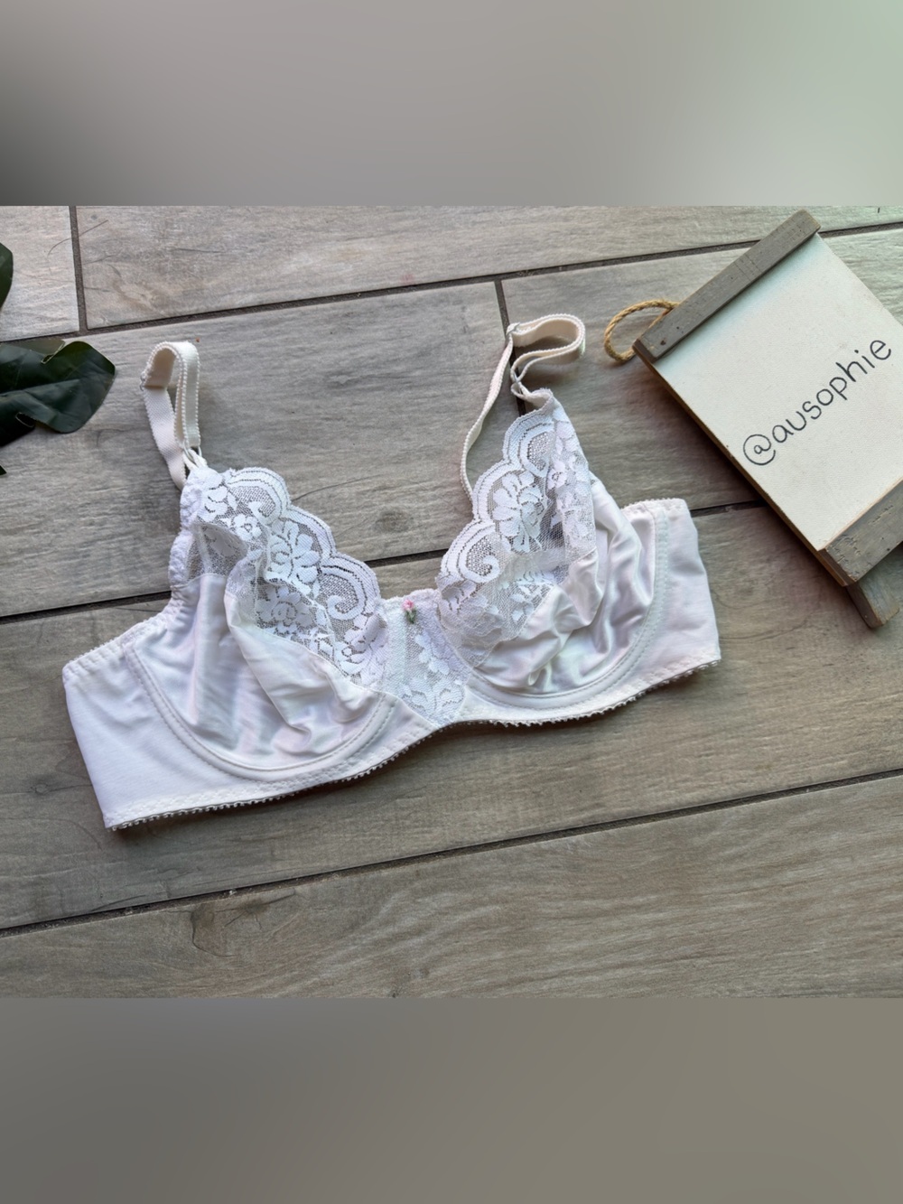 Vintage Maidenform Delicate White Chantilly Lace Underwire Bra 7329. Size 36C